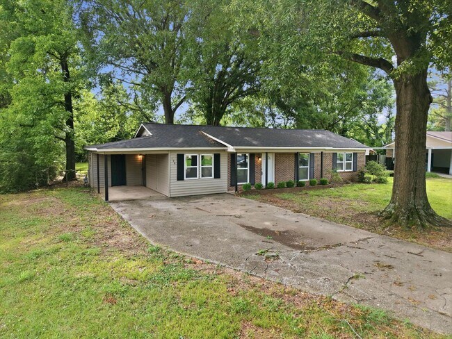 Building Photo - 108 Hillside Rd SW