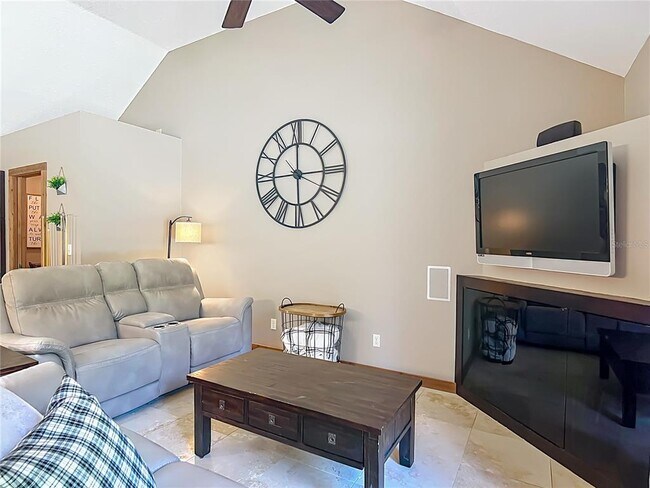 Building Photo - 4661 SW 7th Avenue Rd