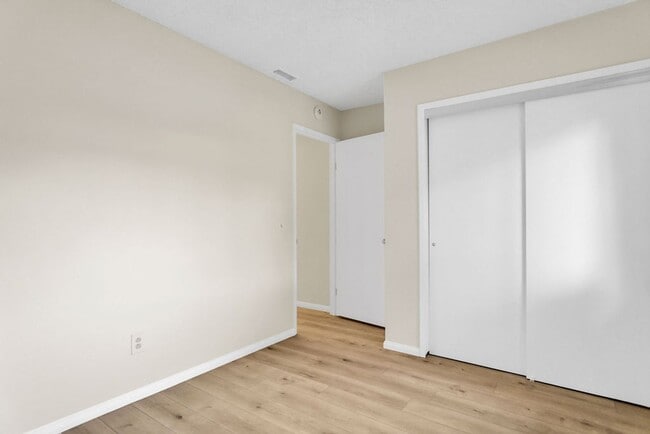 Building Photo - Detached home centrally located in Linda V...