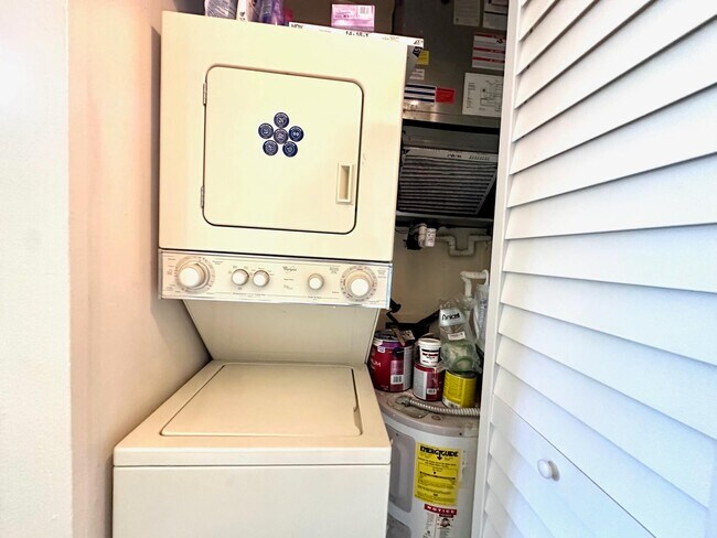 Building Photo - 661 Cypress Lake Blvd