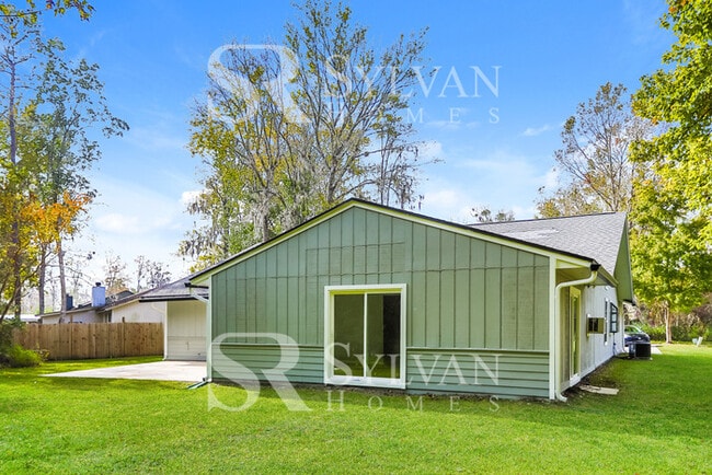 Building Photo - The living is easy in this 4 bedroom, 2 bathroom home