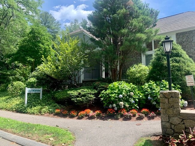 Building Photo - 2104 Pheasant Creek Ln
