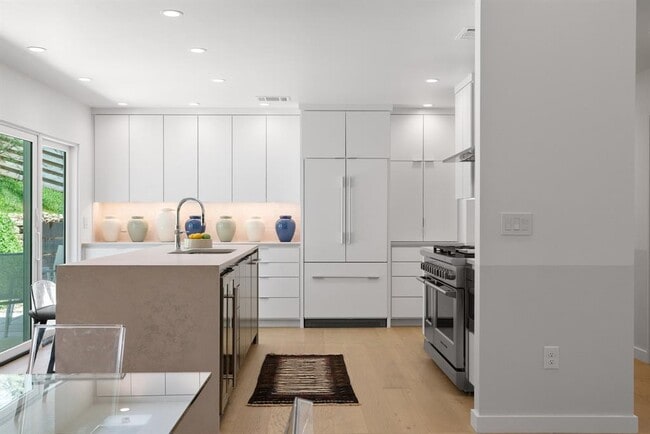 Building Photo - 5706 Highland Hills Cir