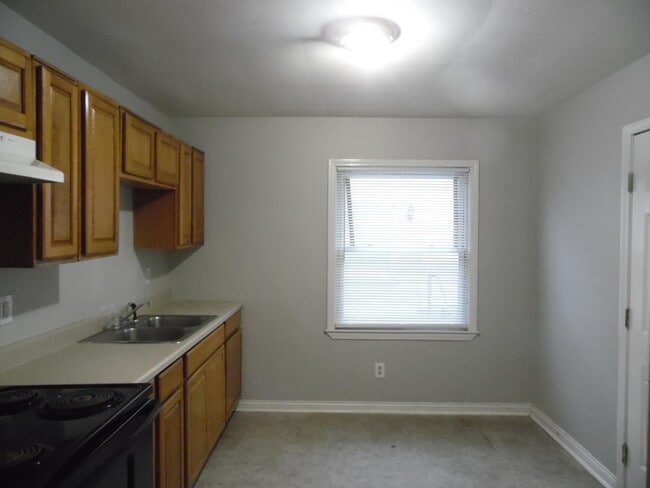 Building Photo - 1001 N Broadway