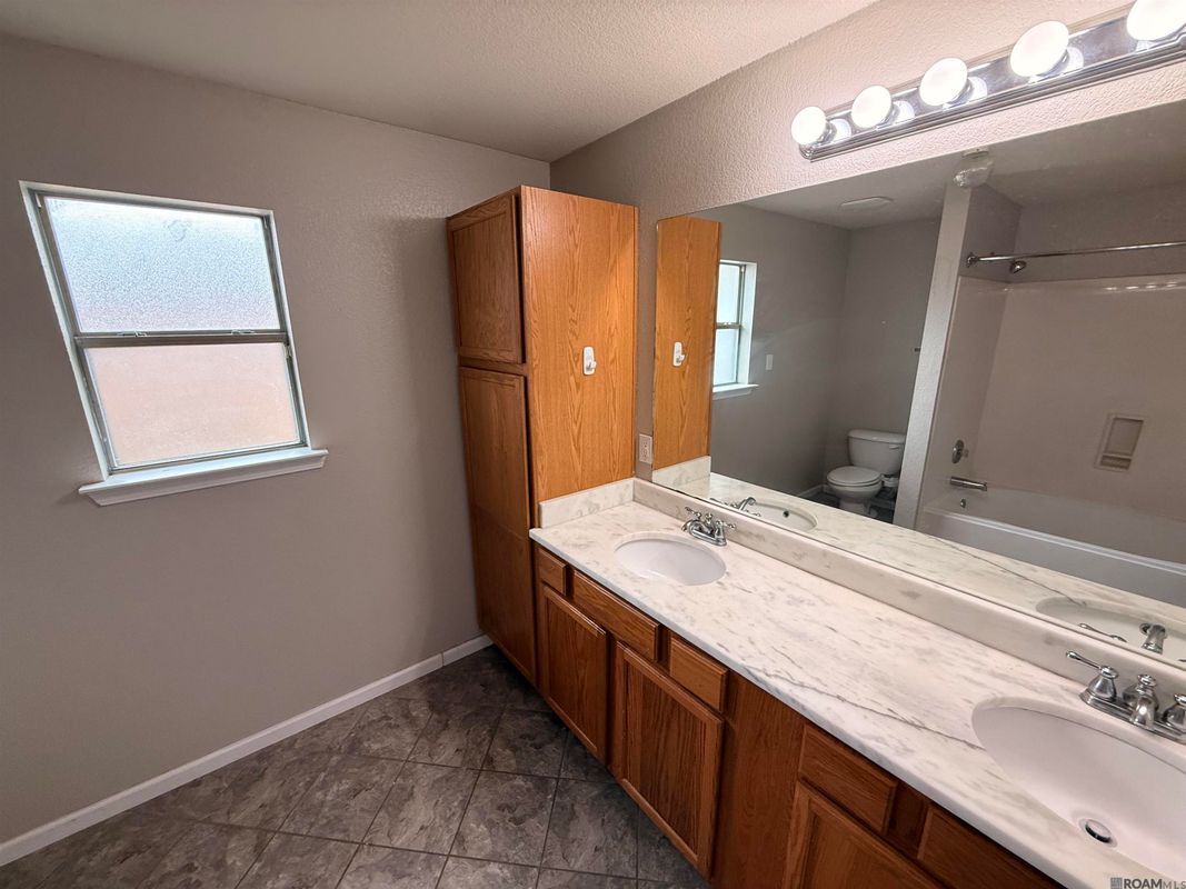 Building Photo - 12862 Bonnie Bleu Dr