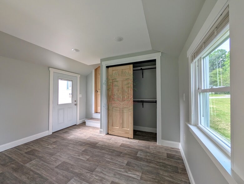 Master Bedroom - 39 Kennebec St