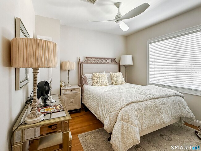 Building Photo - 41 Hillside Ave