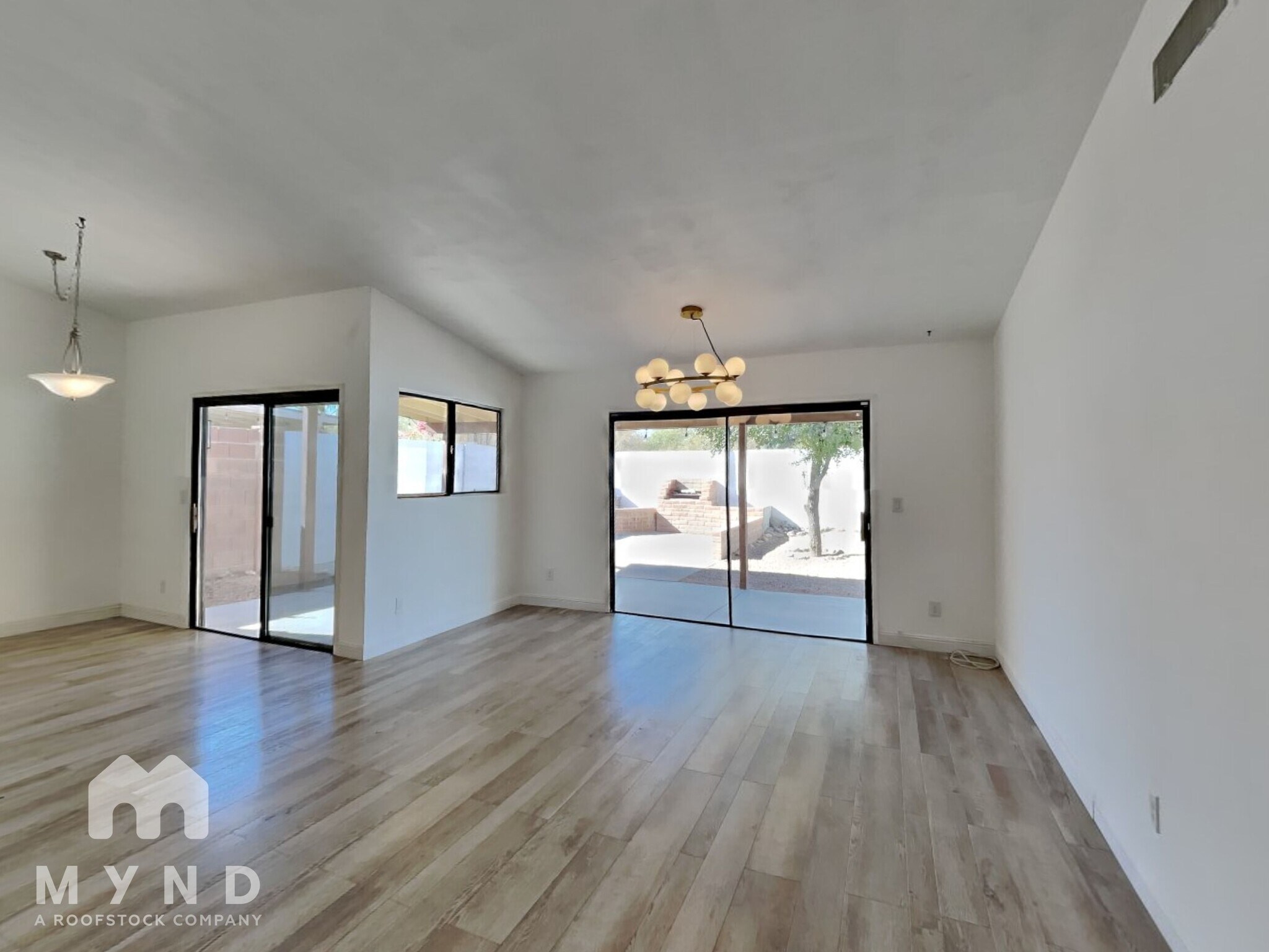 Building Photo - 370 S Pemberton Ave