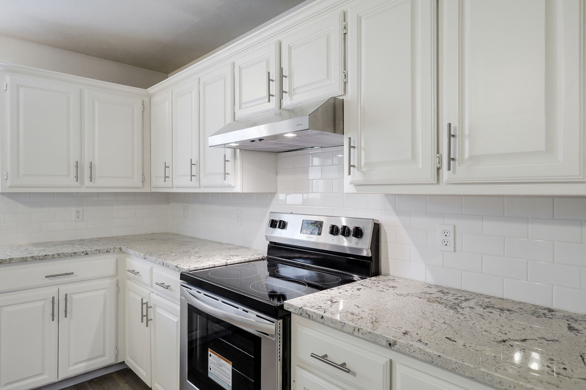 Building Photo - 608 Uland St