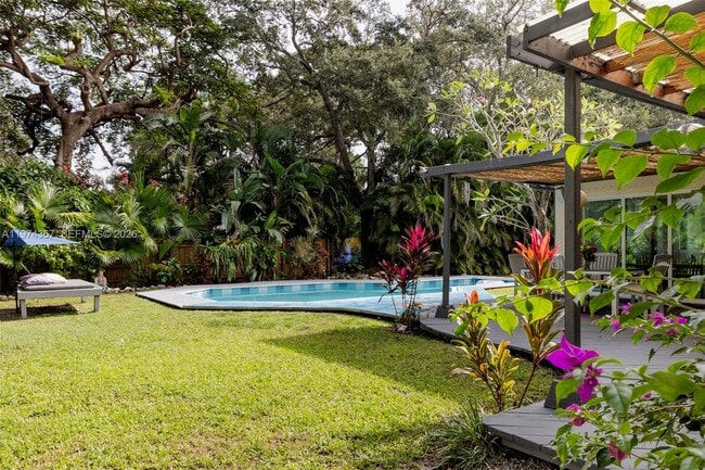 Building Photo - 750 NE 120th St