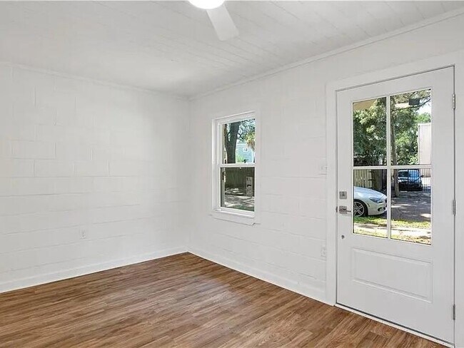 Building Photo - 956 Conti St