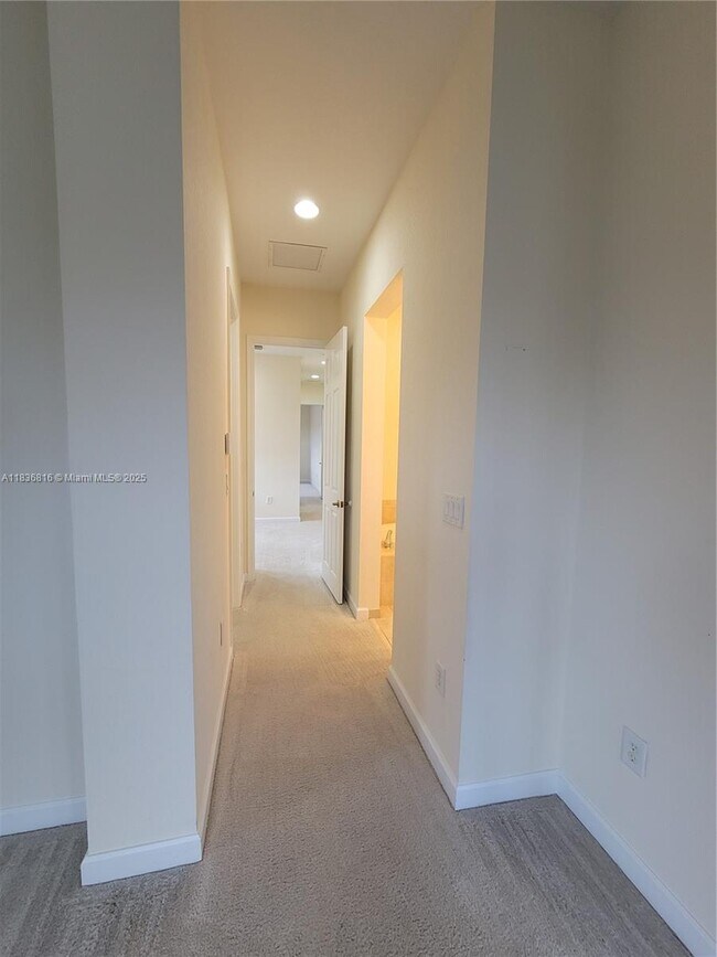 Building Photo - 6033 NW 118th Dr