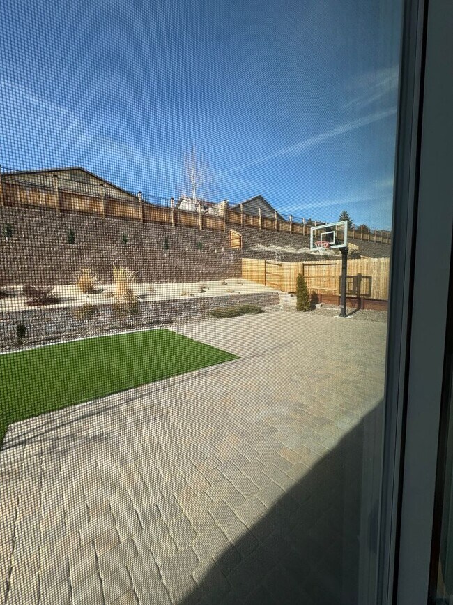 Building Photo - Charming 4 Bedroom Newer South Reno Home