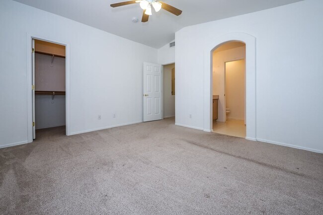 Building Photo - 8256 S Vía Del Forjador