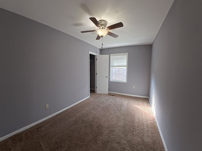 Building Photo - Lovely Home All on one Level