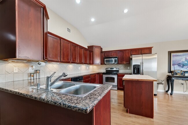 Building Photo - 1143 3ks St