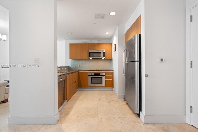 Building Photo - 1050 Brickell Ave