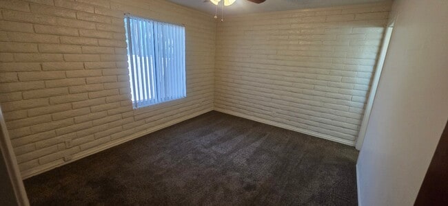Building Photo - 1041 N Mesa Dr