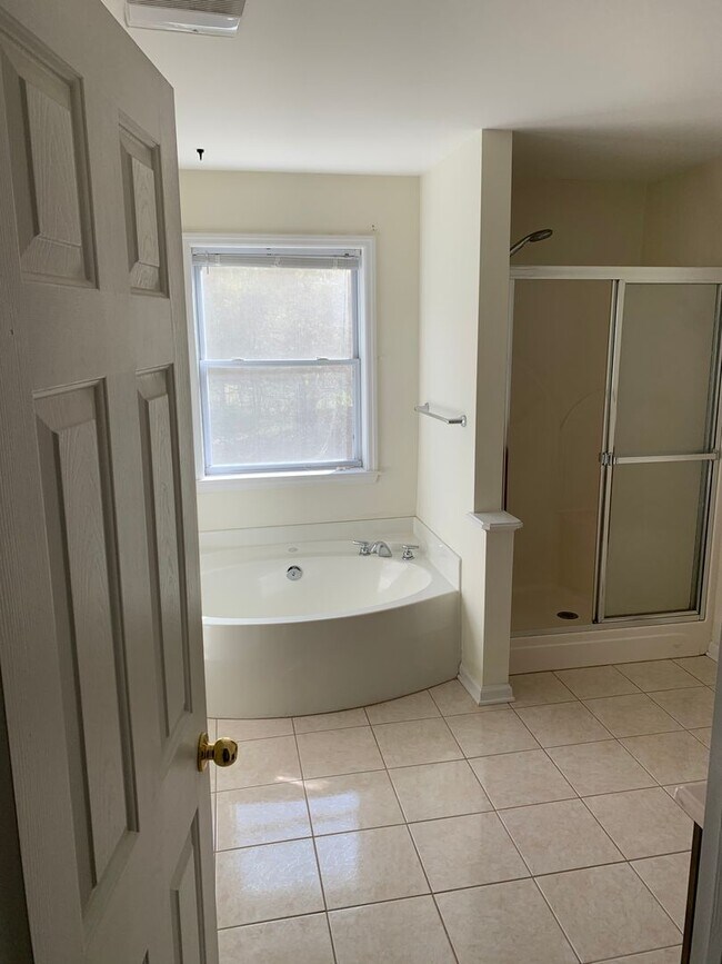 Building Photo - Beautiful Single Family For Rent NOW! Must...