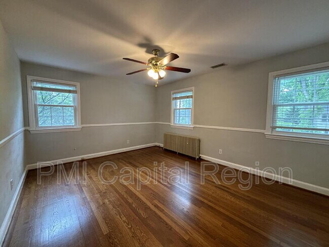 Building Photo - 8901 Seneca Ln