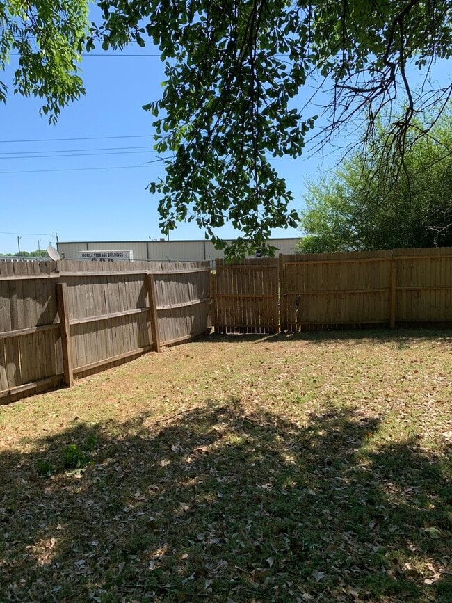 Building Photo - 152 Woodmere Dr