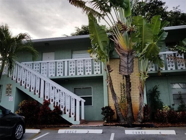 Building Photo - 2607 NE 8th Ave