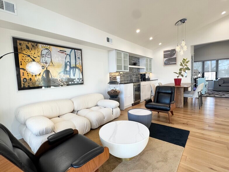 Building Photo - 4732 Mercier St