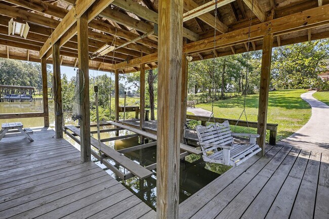 Building Photo - 231 Schmidt Ln