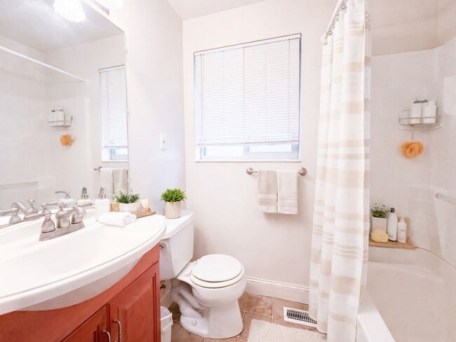 Building Photo - Perfect 1BR 1BA Home in Holladay!