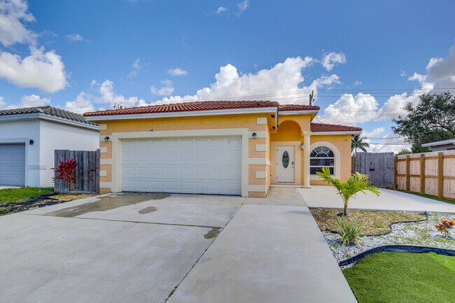 Building Photo - 2601 NW 15th Ct