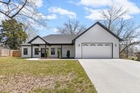 Building Photo - 1020 Crestland Ave