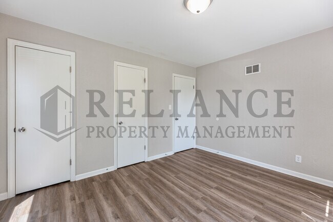 Building Photo - 1231 N Harding Ave