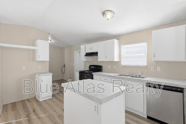 Building Photo - 825 Dawn Light Dr