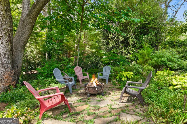 Building Photo - 1232 Bernadette Ln NE