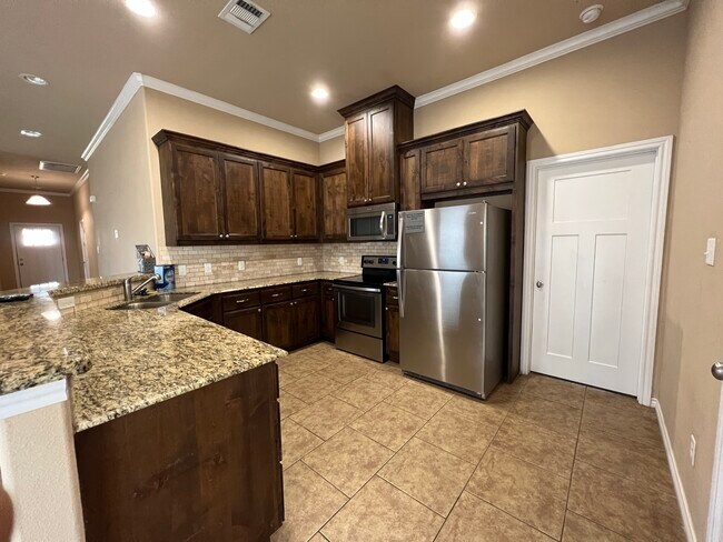Building Photo - 3601 Davidson Dr