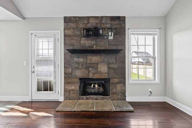 Building Photo - Pet Friendly Four Bedroom with Basement!