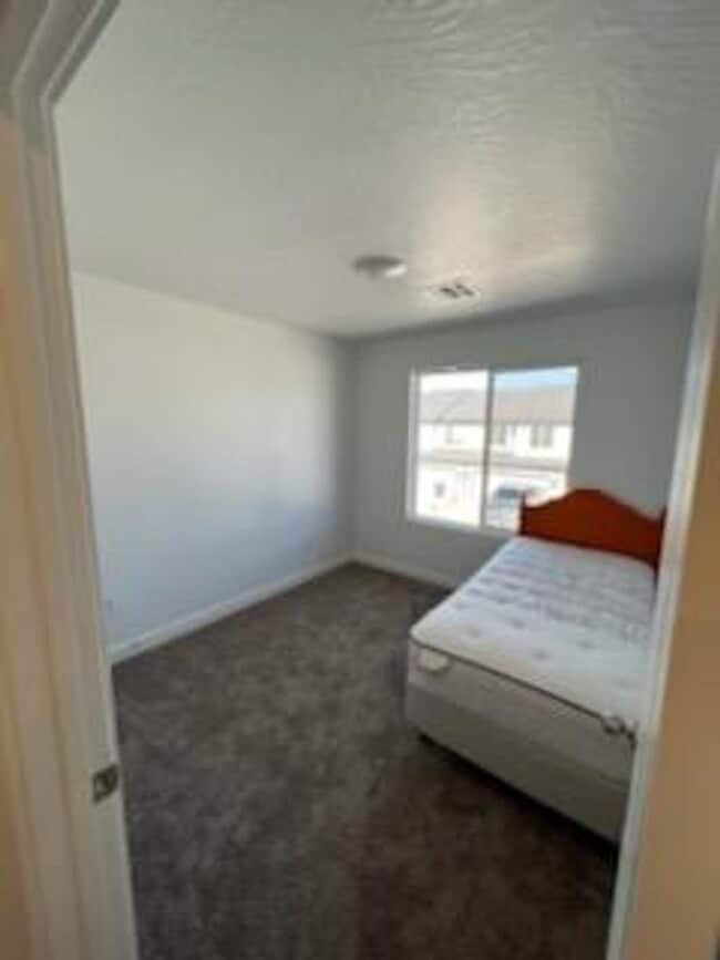 Building Photo - Northfield Townhome for Rent $1880 mo.