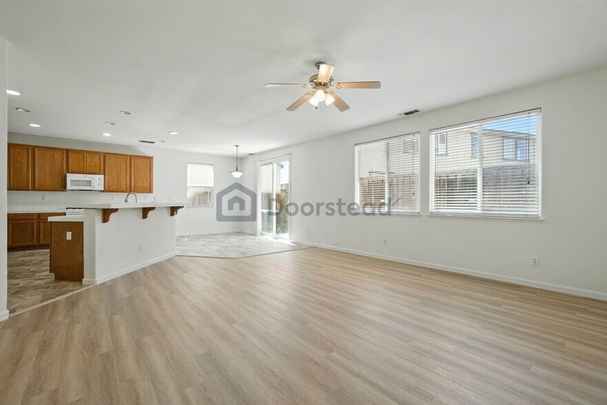 Building Photo - 252 Crescent Moon Dr