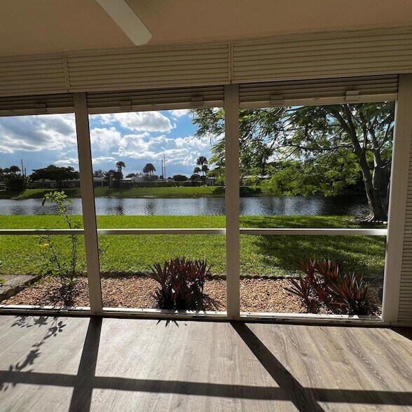 Building Photo - 197 Lake Meryl Dr