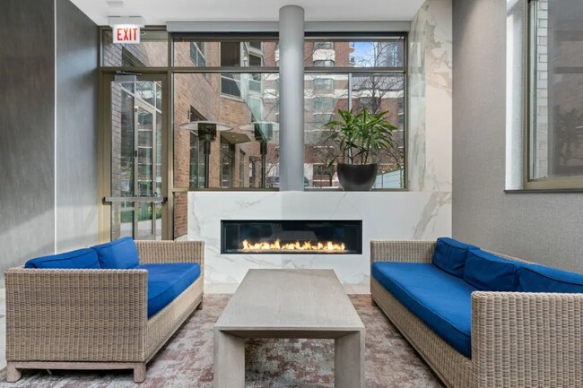 Building Photo - 1064 N Dearborn St