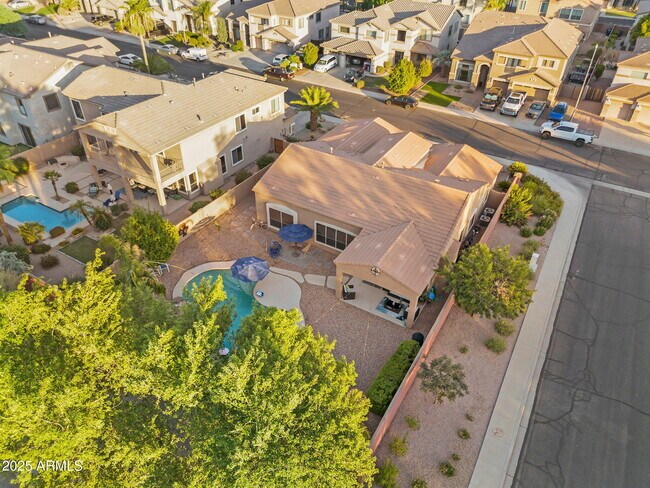 Building Photo - 10226 E Lakeview Ave