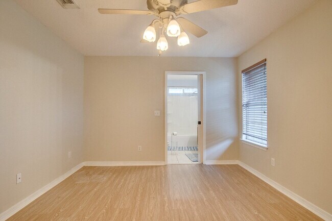 Building Photo - Northeast Pensacola Pool Home with Screened Porch and Fenced Yard