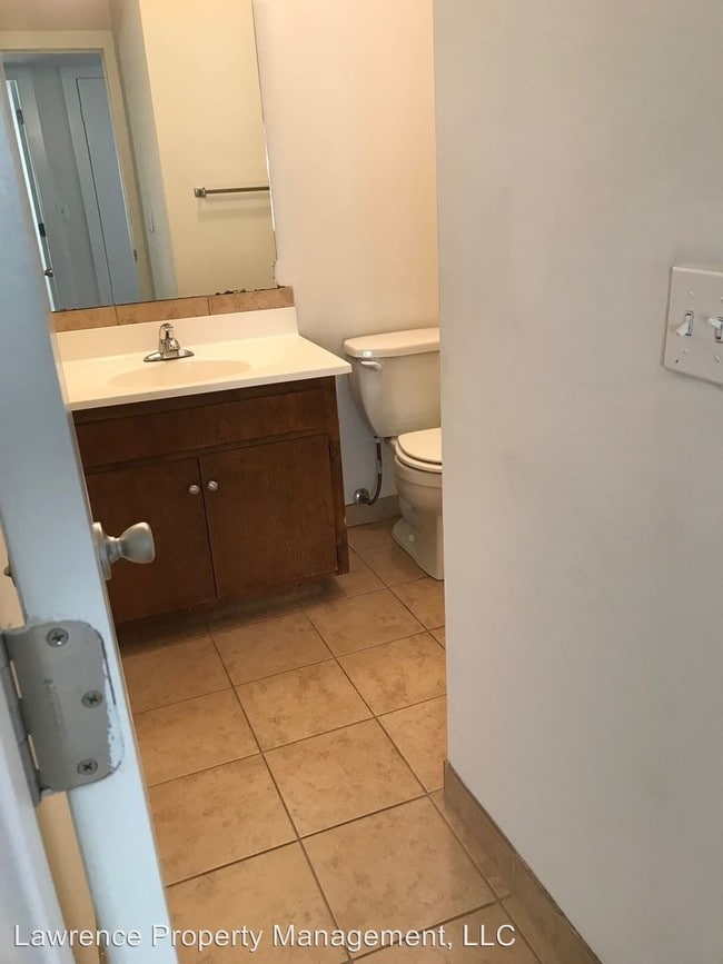 Building Photo - 2 br, 1 bath Apartment - 901 Illinois