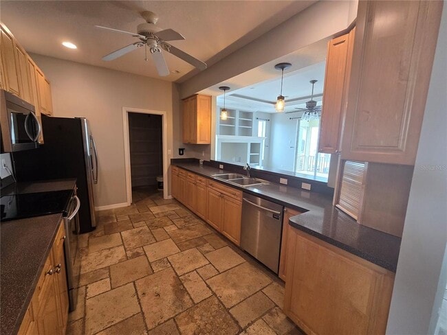 Building Photo - 7423 Southwind Dr