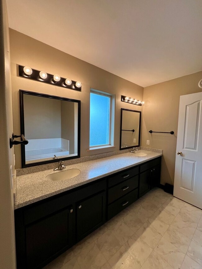 Building Photo - Spacious 3BR/2.5BA Fairbanks Home – Garage...