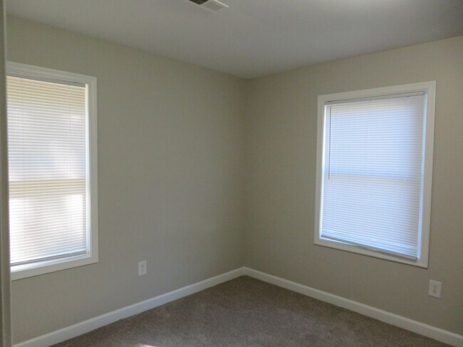 Building Photo - Duplex-N. Dinwiddie