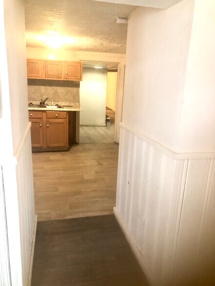 Building Photo - 118 College Ave