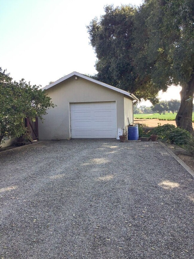 Building Photo - 3 Bedroom Home in Gilroy