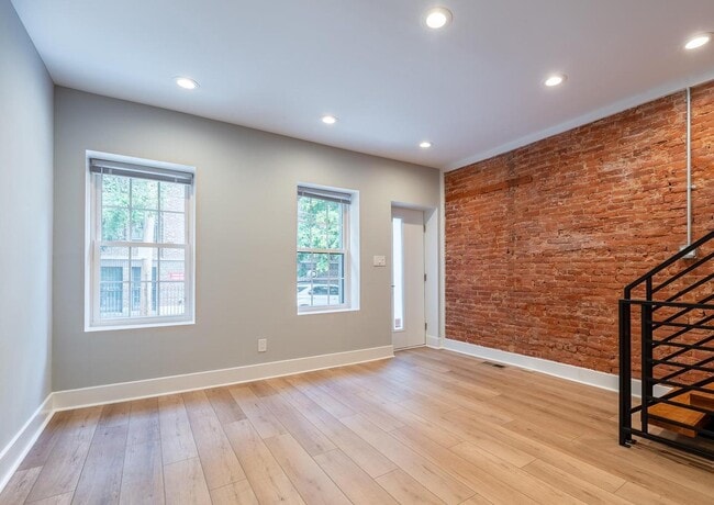 Building Photo - 2232 Manton St