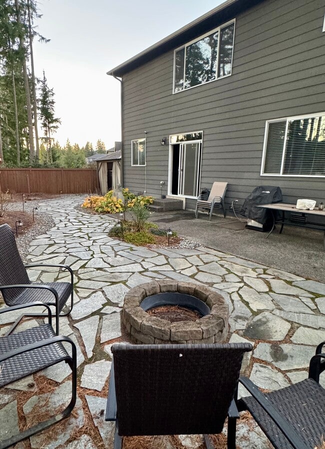 Building Photo - 4164 SW Colbert Way